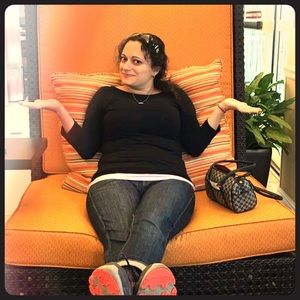 Meet your Posher, Nic!  Hello! 👋🏻